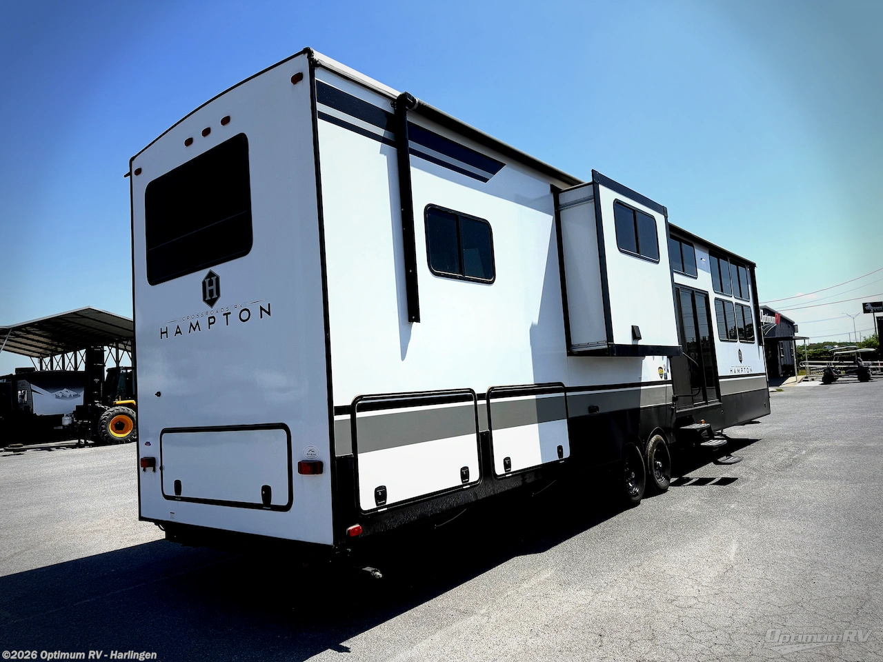 2025 CrossRoads Hampton 395BAM - Used Destination Trailer For Sale by Optimum RV - Harlingen in La Feria, Texas features Slideout, Awning