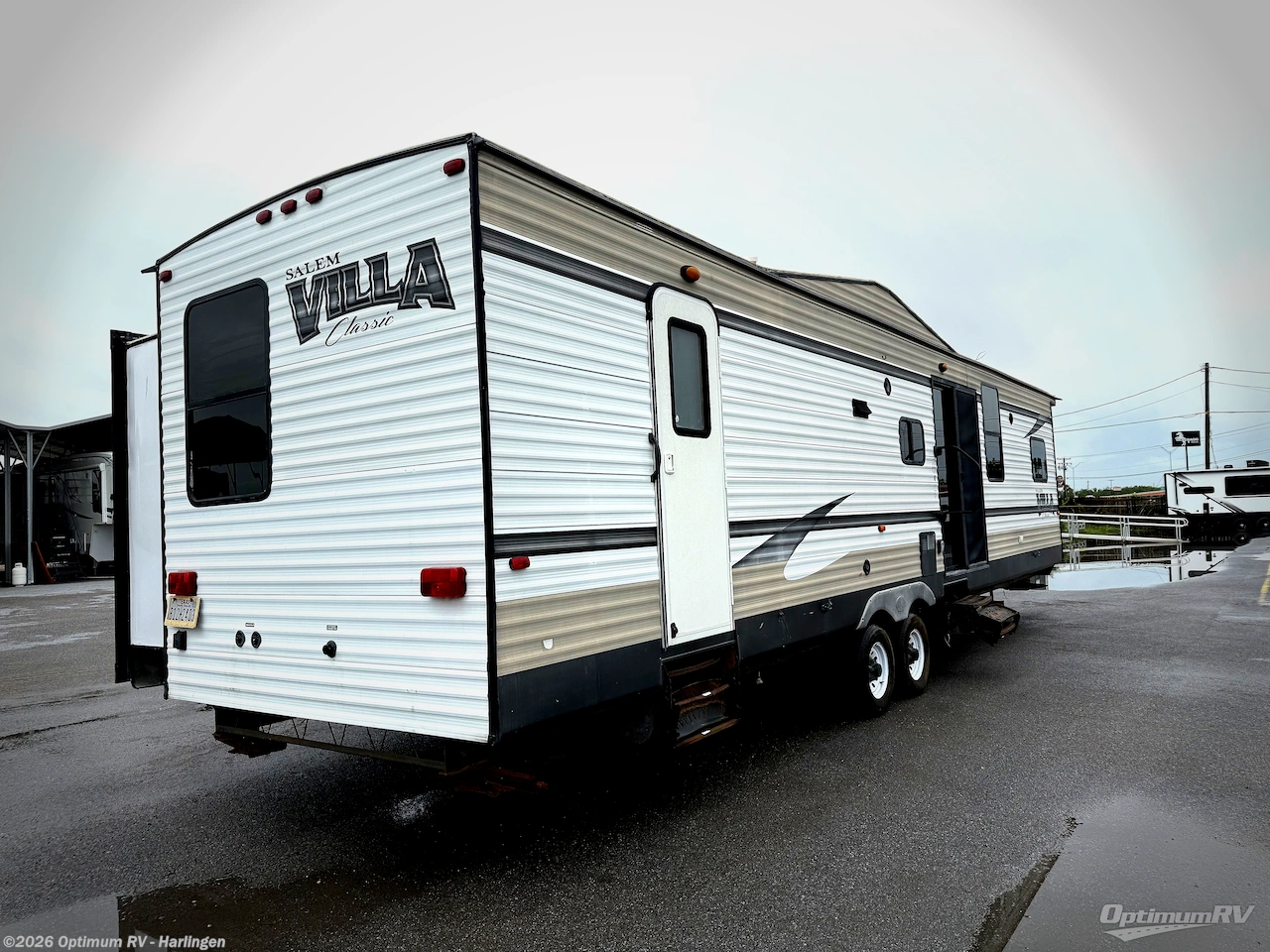 2015 Forest River Salem Villa Series 426-2B Classic - Used Destination Trailer For Sale by Optimum RV - Harlingen in La Feria, Texas features Slideout