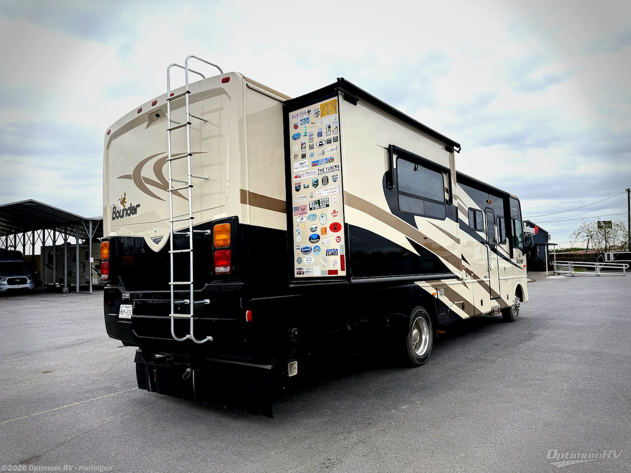 2007 Fleetwood Bounder 35E - Used Class A For Sale by Optimum RV - Harlingen in La Feria, Texas features Slideout