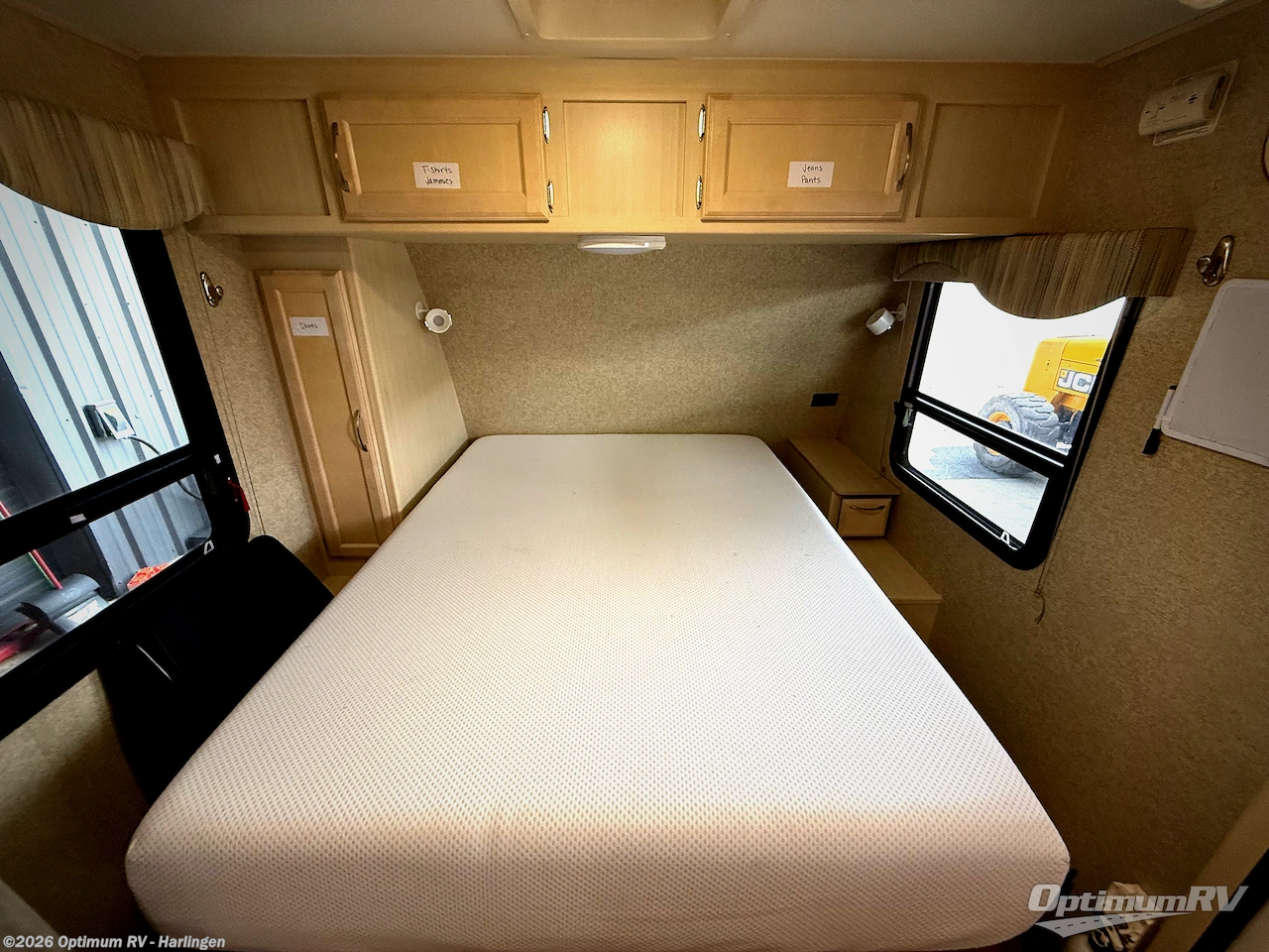2018 Winnebago Micro Minnie 2106FBS - Used Travel Trailer For Sale by Optimum RV - Harlingen in La Feria, Texas features Awning, Slideout