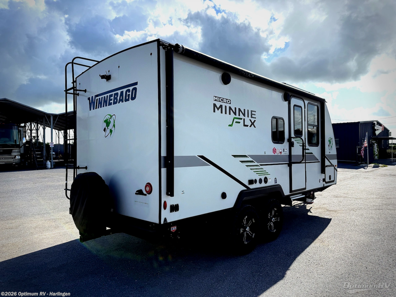 2022 Winnebago Micro Minnie FLX 2108FBS - Used Travel Trailer For Sale by Optimum RV - Harlingen in La Feria, Texas features Awning, Slideout
