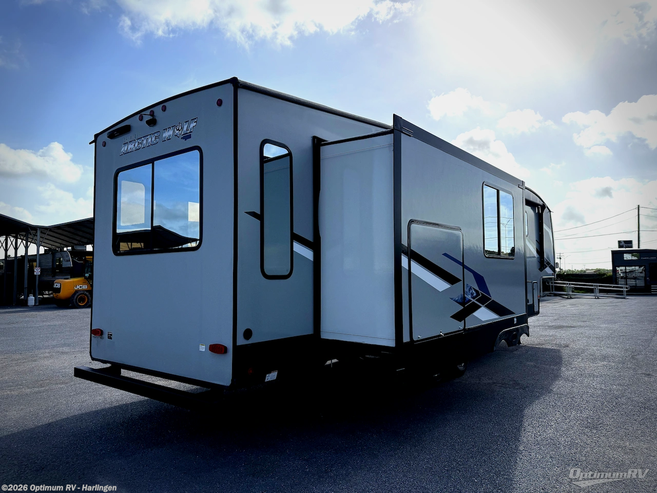 2023 Forest River Cherokee Arctic Wolf Suite 3550 - Used Fifth Wheel For Sale by Optimum RV - Harlingen in La Feria, Texas features Slideout, Awning