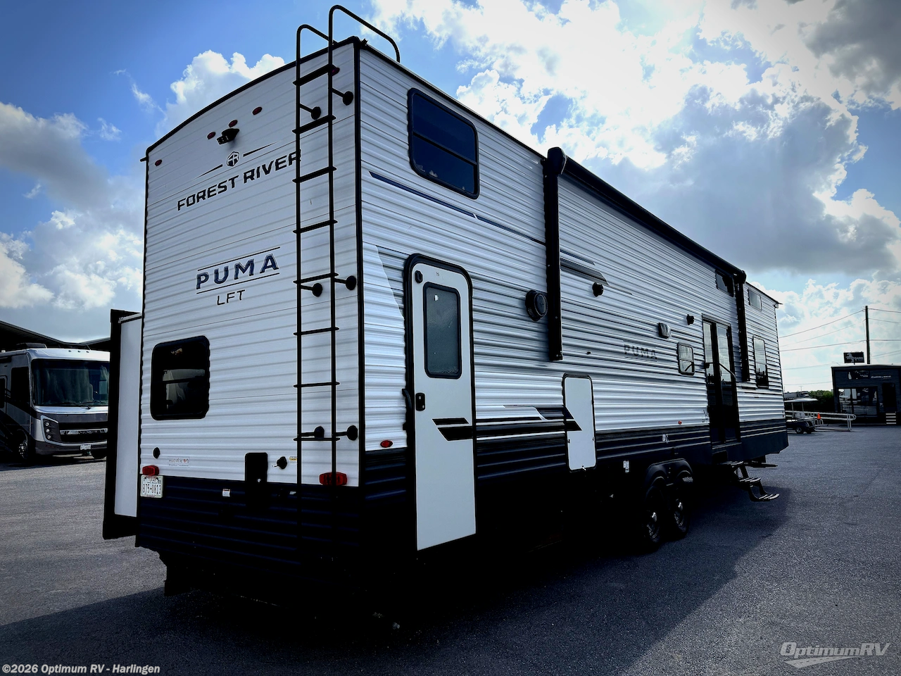 2025 Palomino Puma Destination 429LFT - Used Destination Trailer For Sale by Optimum RV - Harlingen in La Feria, Texas features Awning, Slideout