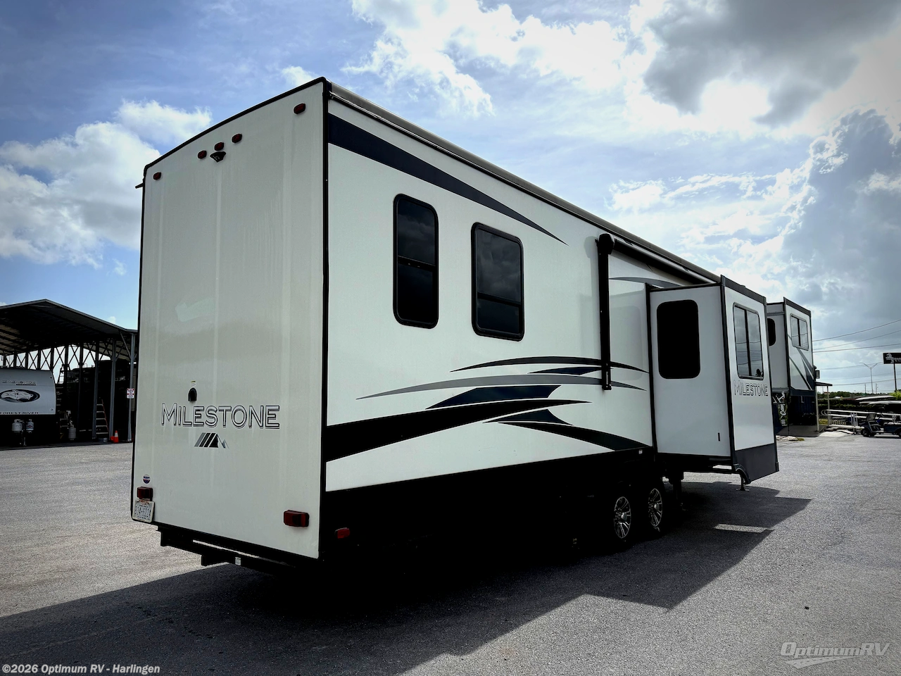 2021 Heartland Milestone 379FLML - Used Fifth Wheel For Sale by Optimum RV - Harlingen in La Feria, Texas features Slideout, Awning