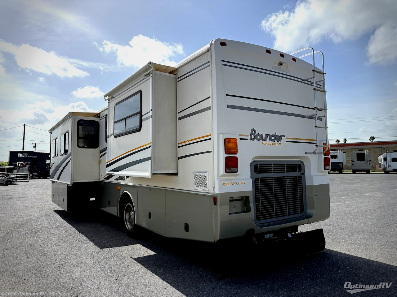 2004 Bounder Diesel 38N by Fleetwood from Optimum RV - Harlingen in La Feria, Texas