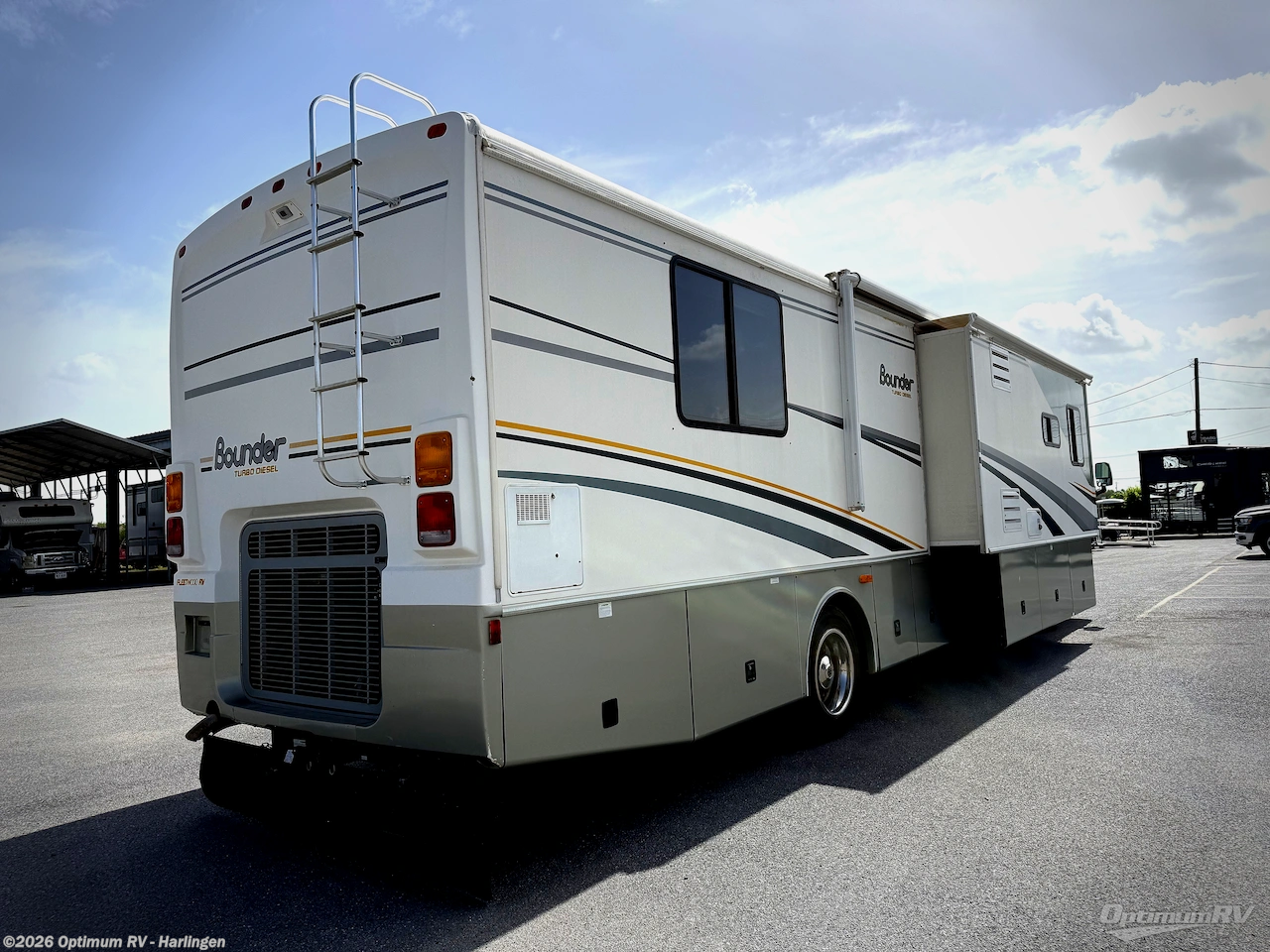 2004 Fleetwood Bounder Diesel 38N - Used Class A For Sale by Optimum RV - Harlingen in La Feria, Texas features Slideout