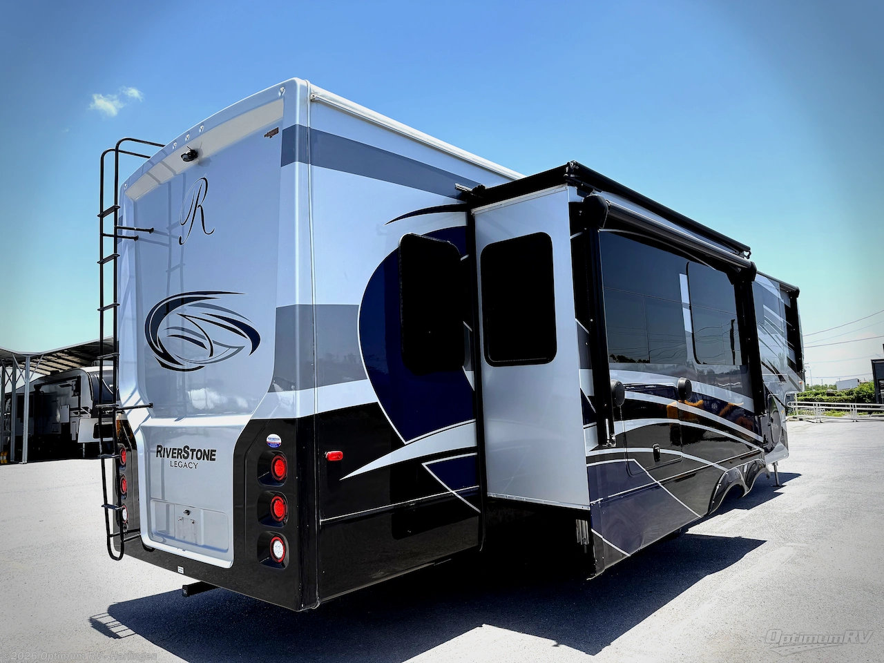 2021 Forest River RiverStone 39RKFB - Used Fifth Wheel For Sale by Optimum RV - Harlingen in La Feria, Texas features Awning, Slideout