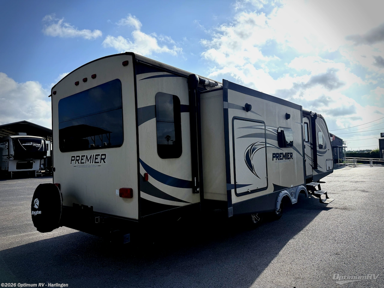 2018 Keystone Premier Ultra Lite 30RIPR - Used Travel Trailer For Sale by Optimum RV - Harlingen in La Feria, Texas features Awning, Slideout