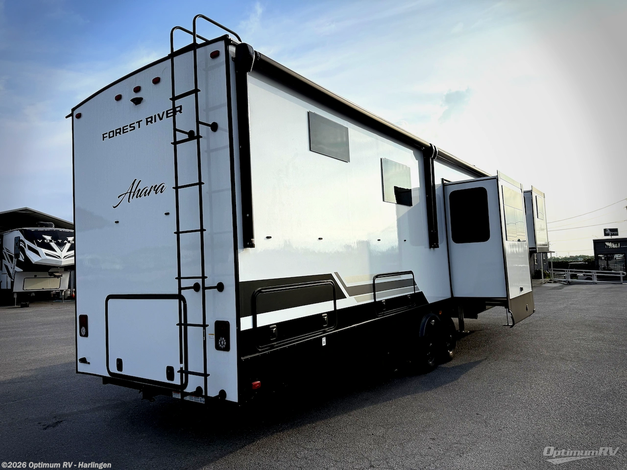 2027 East to West Ahara 380FL - New Fifth Wheel For Sale by Optimum RV - Harlingen in La Feria, Texas features Awning, Slideout
