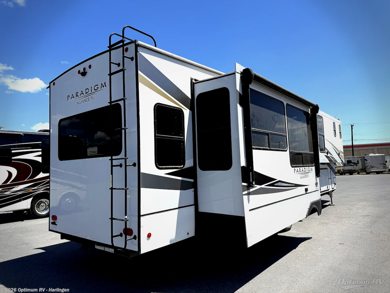 2021 Skyline Alliance Paradigm 370FB - Used Fifth Wheel For Sale by Optimum RV - Harlingen in La Feria, Texas features Slideout, Awning