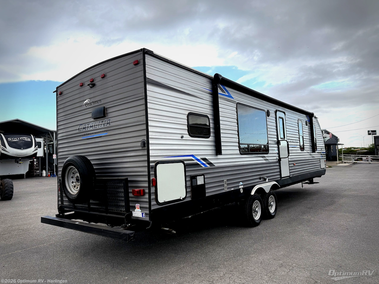 2021 Coachmen Catalina Legacy 323BHDSCK - Used Travel Trailer For Sale by Optimum RV - Harlingen in La Feria, Texas features Awning, Slideout