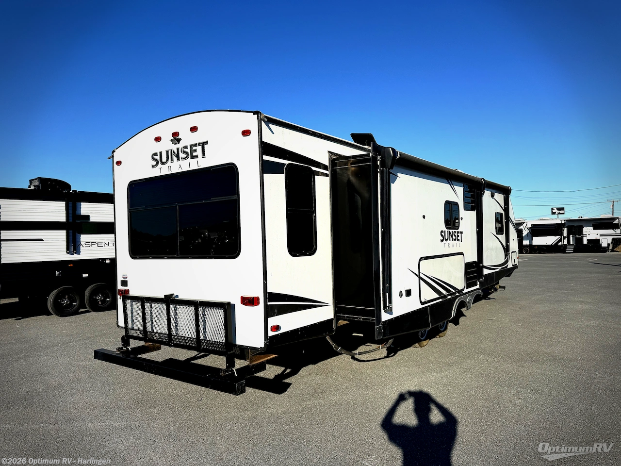 2018 CrossRoads Sunset Trail Grand Reserve 33SI - Used Travel Trailer For Sale by Optimum RV - Harlingen in La Feria, Texas features Awning, Slideout