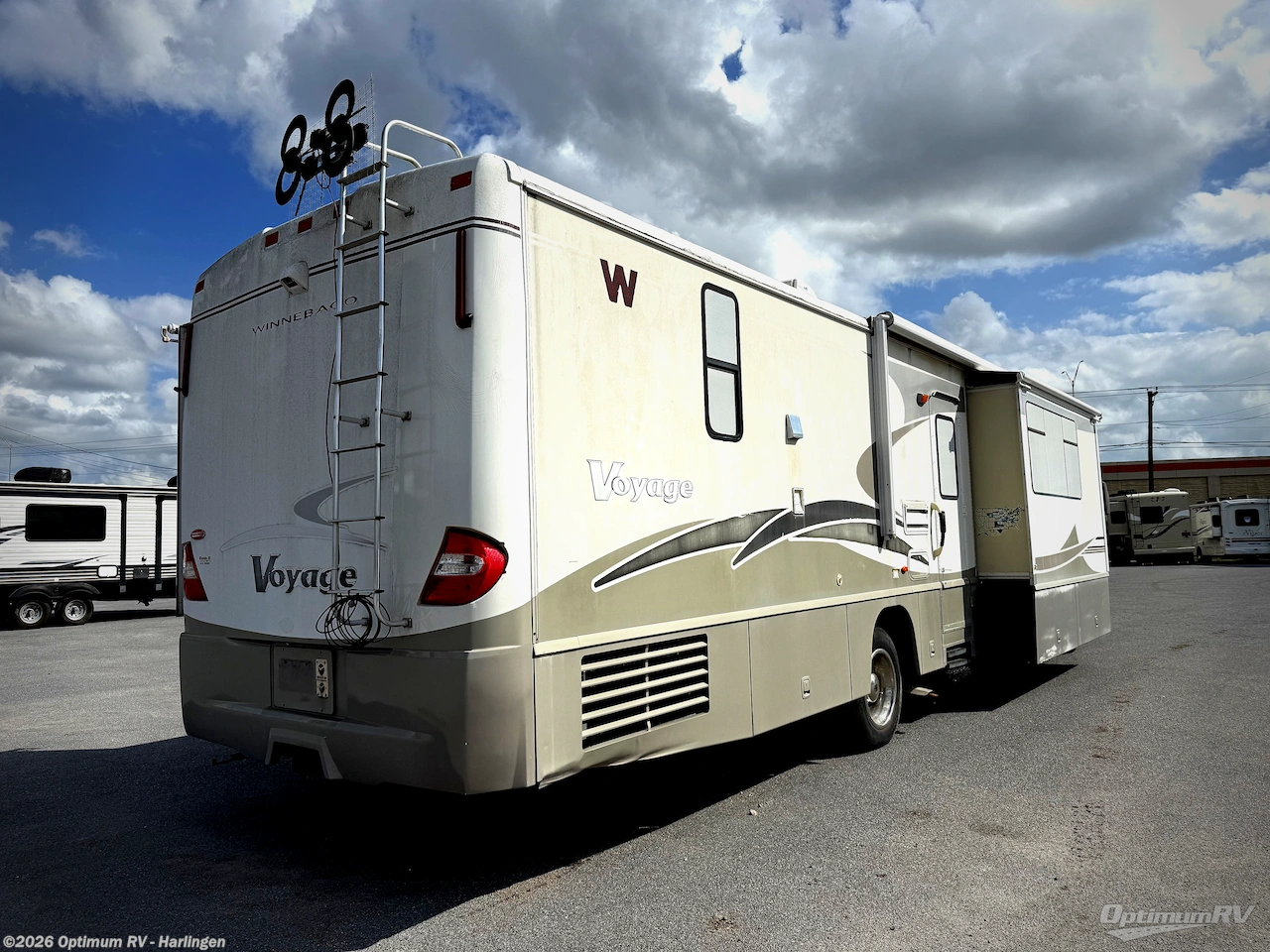 2006 Winnebago Voyage 38J - Used Class A For Sale by Optimum RV - Harlingen in La Feria, Texas features Slideout