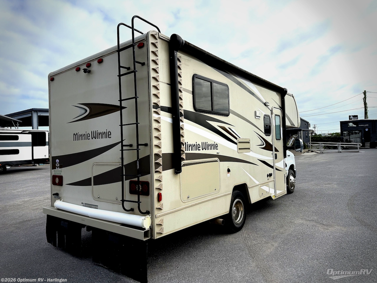 2024 Winnebago Minnie Winnie 22R - Used Class C For Sale by Optimum RV - Harlingen in La Feria, Texas features Awning
