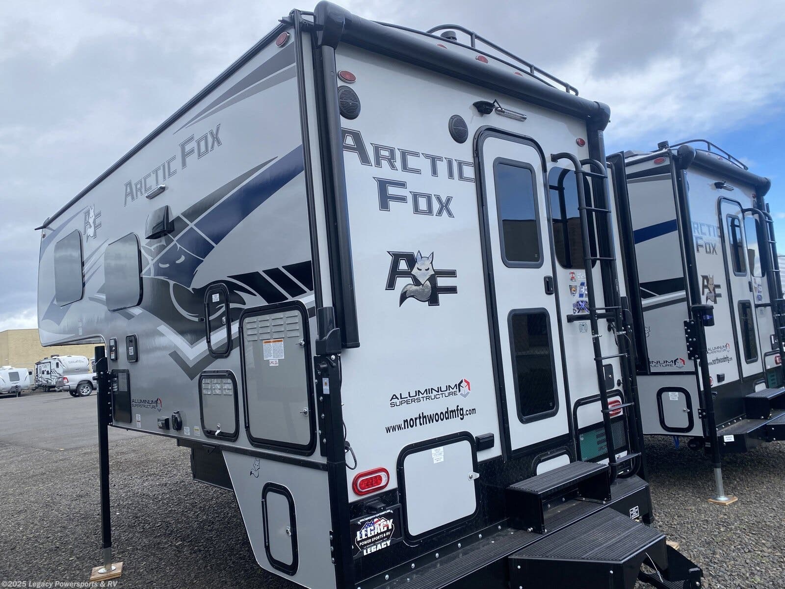 2024 Northwood Arctic Fox 811 W/ Gen RV for Sale in Island City, OR