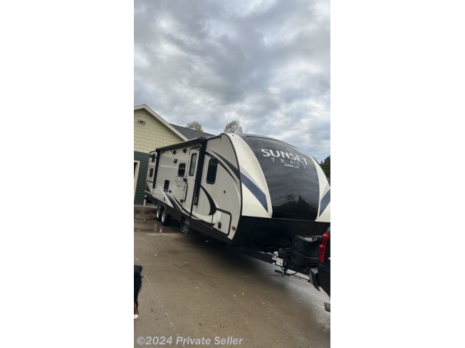 2017 CrossRoads Sunset Trail Ultra Lite Bunkhouse 289QB - Used Travel Trailer For Sale by Adam in Caldwell, Ohio