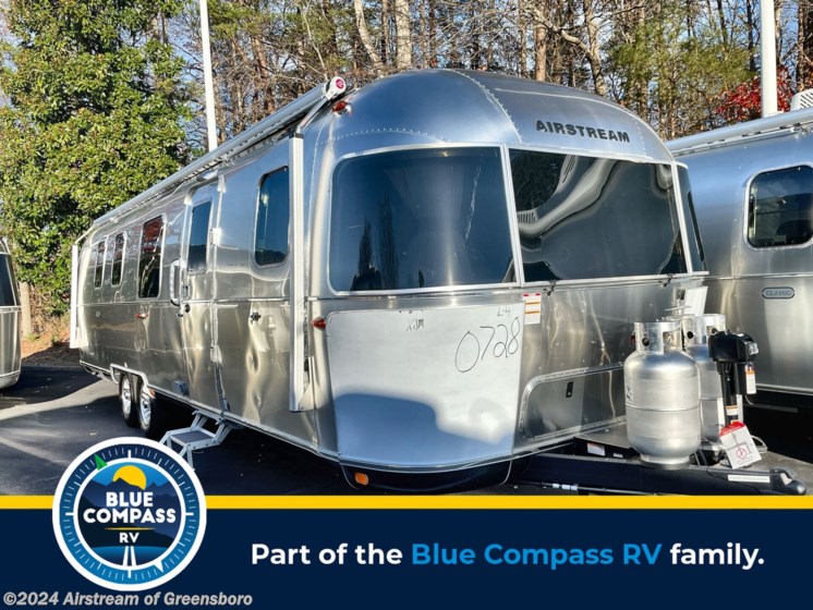 New 2024 Airstream Classic 33FB QUEEN available in Colfax, North Carolina