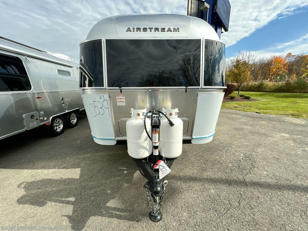 2027 Flying Cloud 30FB Bunk by Airstream from Airstream of Greensboro in Colfax, North Carolina