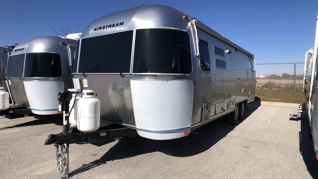 New 2027 Airstream Flying Cloud 28RB Twin available in Colfax, North Carolina