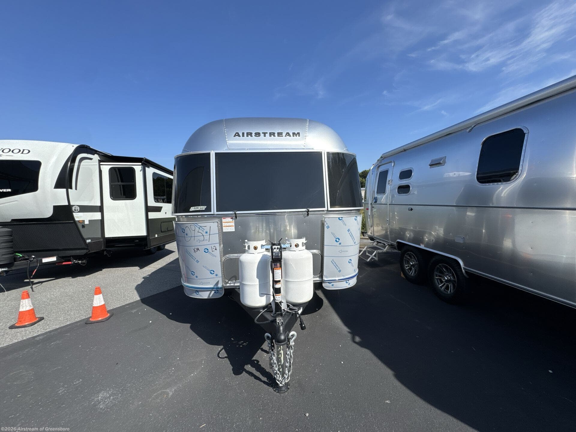 2027 Flying Cloud 23FB Twin by Airstream from Airstream of Greensboro in Colfax, North Carolina
