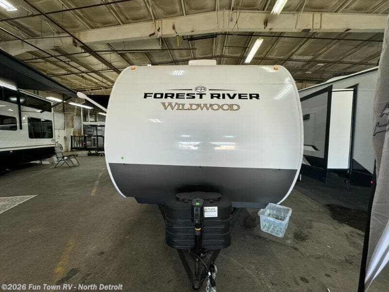 2025 Forest River Salem 32VERANDA - New Travel Trailer For Sale by Fun Town RV - North Detroit in North Branch, Michigan