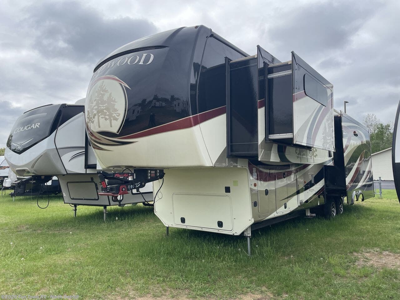 2018 Redwood 3821RL by CrossRoads from Fun Town RV - North Detroit in North Branch, Michigan