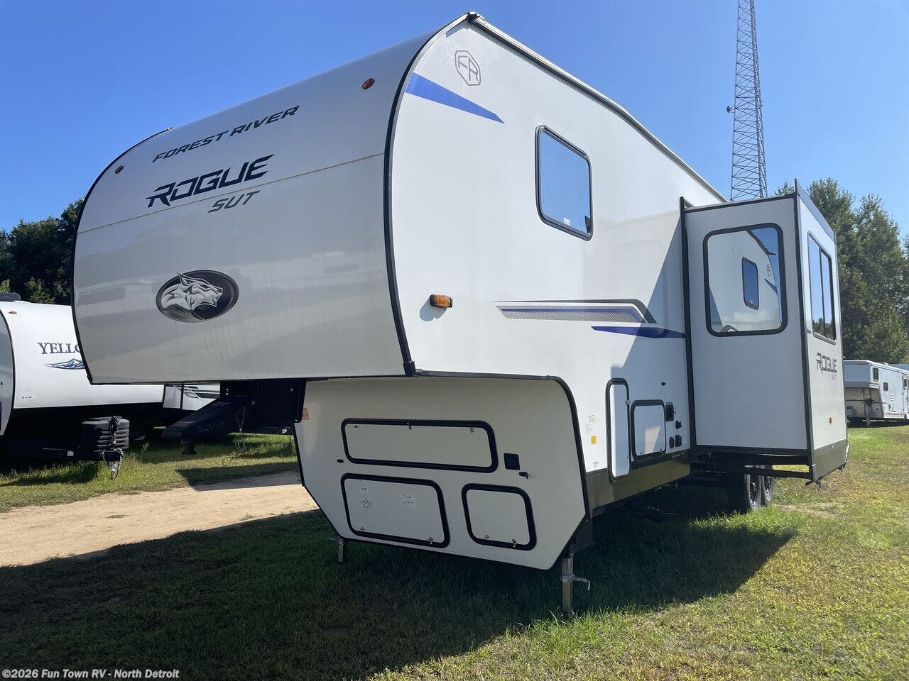 2025 Vengeance Rogue SUT 323SUT by Forest River from Fun Town RV - North Detroit in North Branch, Michigan