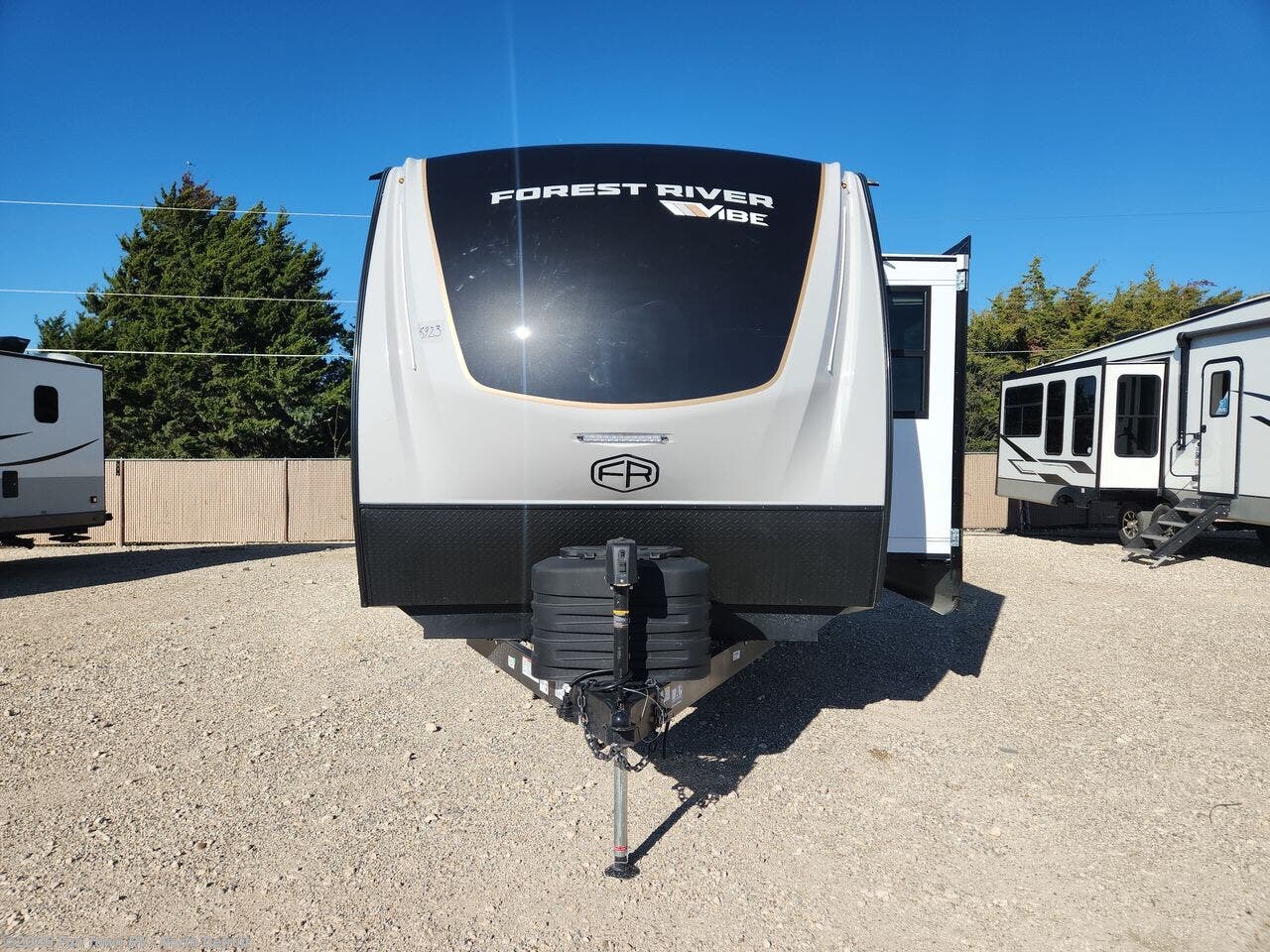 2025 Vibe 3400XL by Forest River from Fun Town RV - North Detroit in North Branch, Michigan