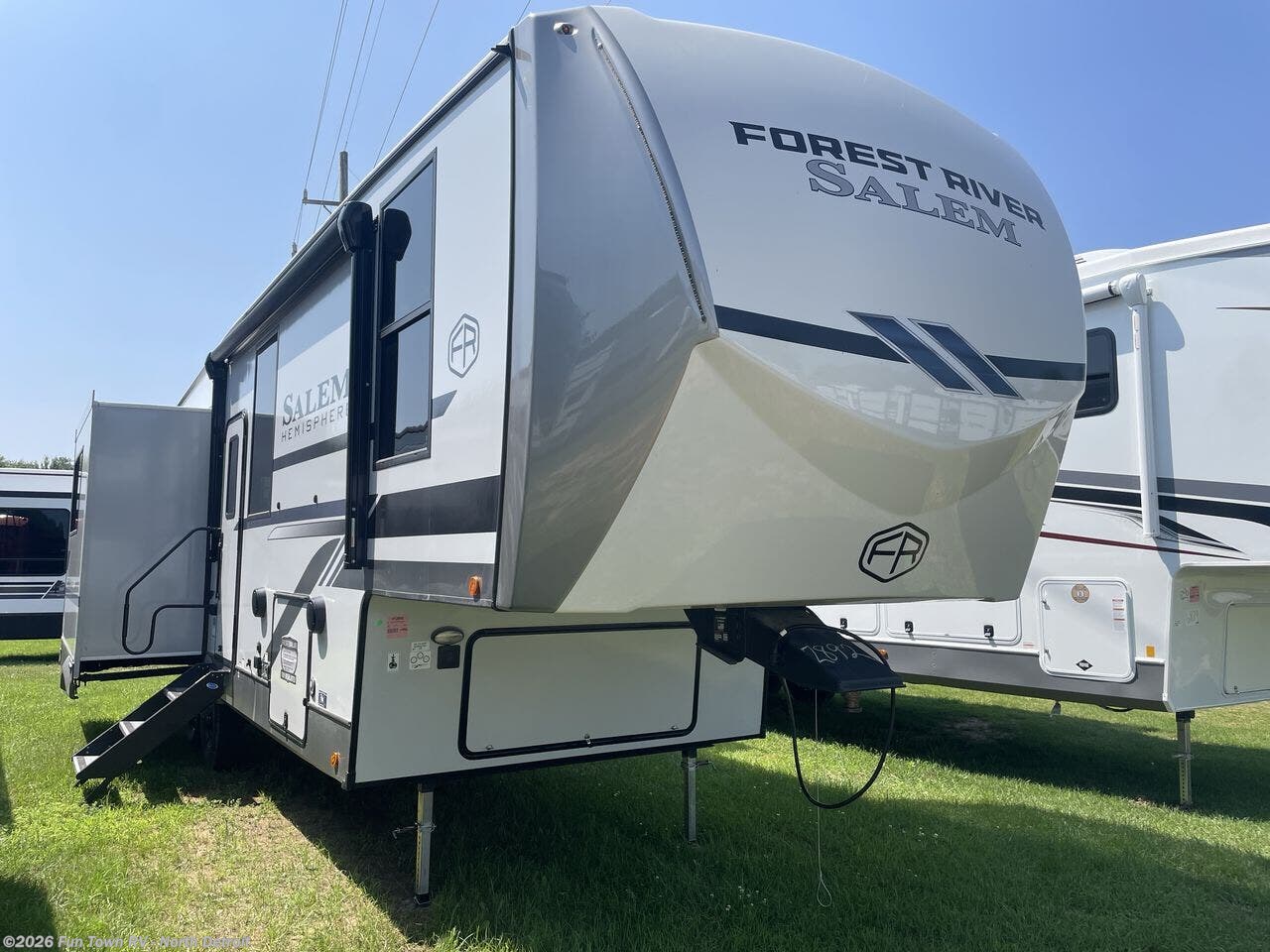 2026 Forest River Salem Hemisphere 286RL - New Fifth Wheel For Sale by Fun Town RV - North Detroit in North Branch, Michigan