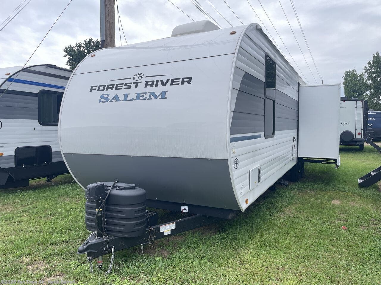2025 Salem 32VERANDA by Forest River from Fun Town RV - North Detroit in North Branch, Michigan