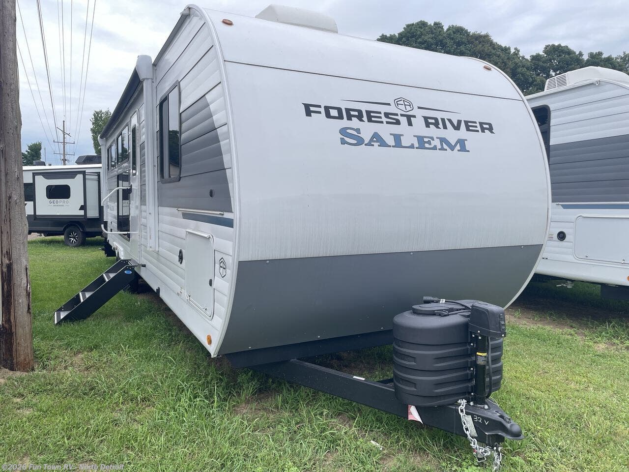 2025 Forest River Salem 32VERANDA - New Travel Trailer For Sale by Fun Town RV - North Detroit in North Branch, Michigan