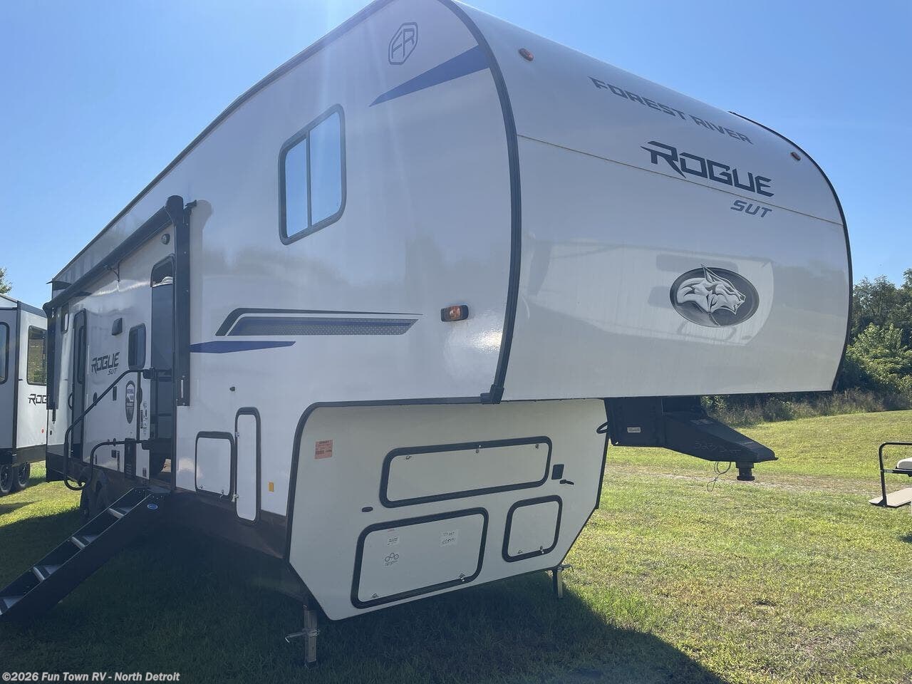 2025 Forest River Vengeance Rogue SUT 323SUT - New Fifth Wheel For Sale by Fun Town RV - North Detroit in North Branch, Michigan