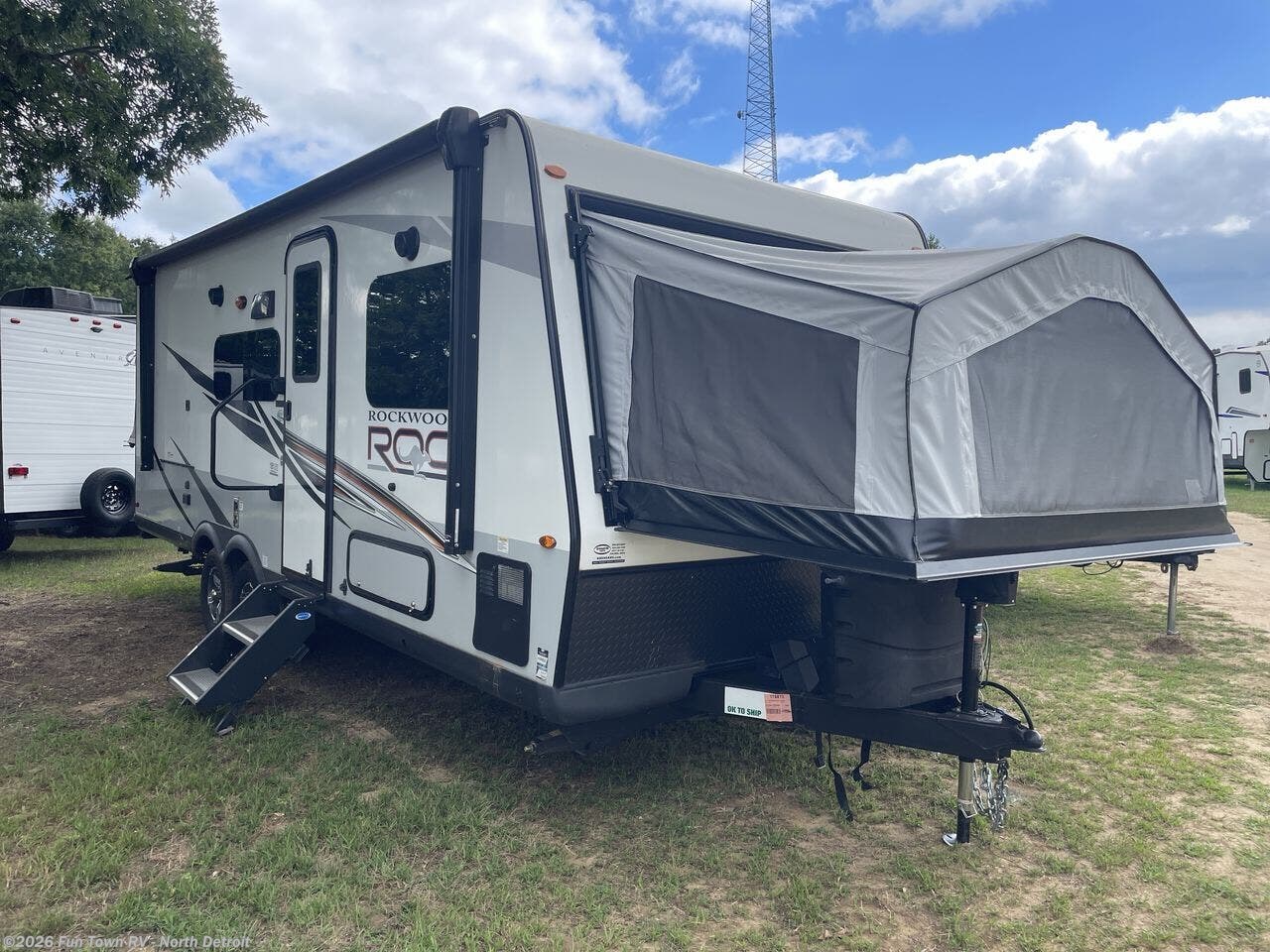 2021 Forest River Rockwood Roo 233S - Used Expandable Trailer For Sale by Fun Town RV - North Detroit in North Branch, Michigan