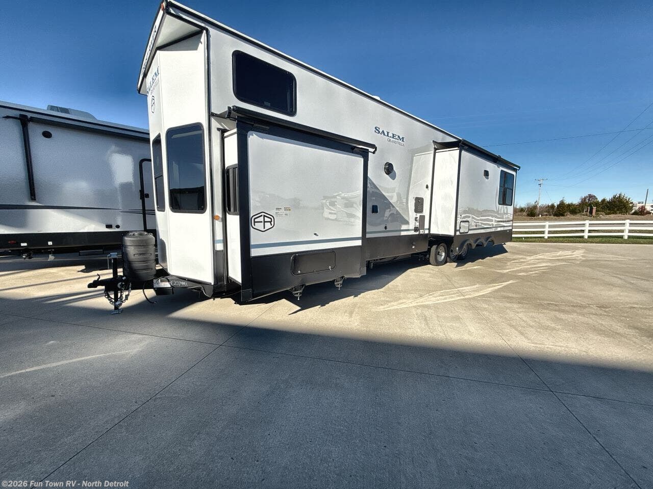 2025 Forest River Salem Grand Villa 42VERANDA - New Destination Trailer For Sale by Fun Town RV - North Detroit in North Branch, Michigan