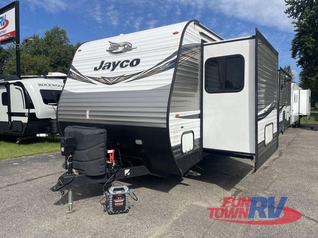 Used 2019 Jayco Jay Flight 34RSBS available in North Branch, Michigan