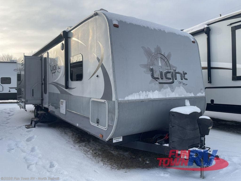 2017 Highland Ridge Open Range 308BHS - Used Travel Trailer For Sale by Fun Town RV - North Detroit in North Branch, Michigan
