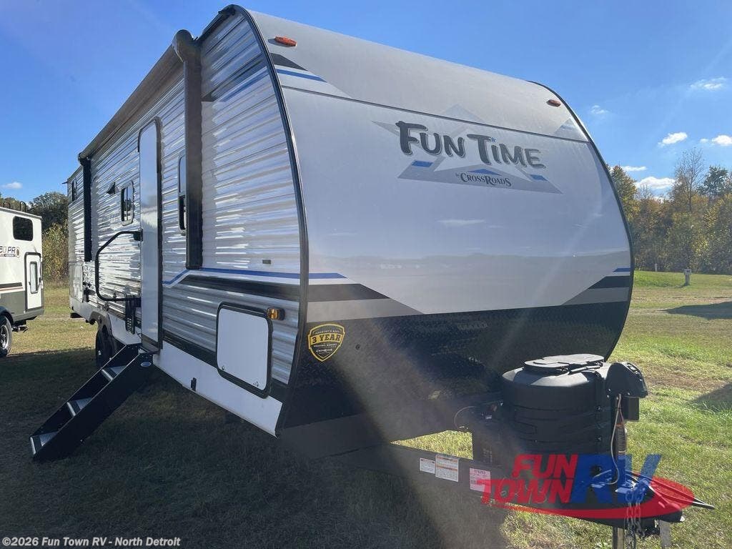 2024 Fun Time 290SK by CrossRoads from Fun Town RV - North Detroit in North Branch, Michigan