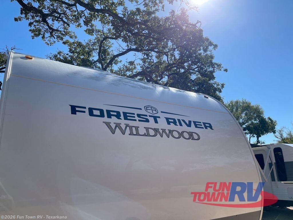 2025 Wildwood 32VERANDA by Forest River from Fun Town RV - Texarkana in Texarkana, Arkansas