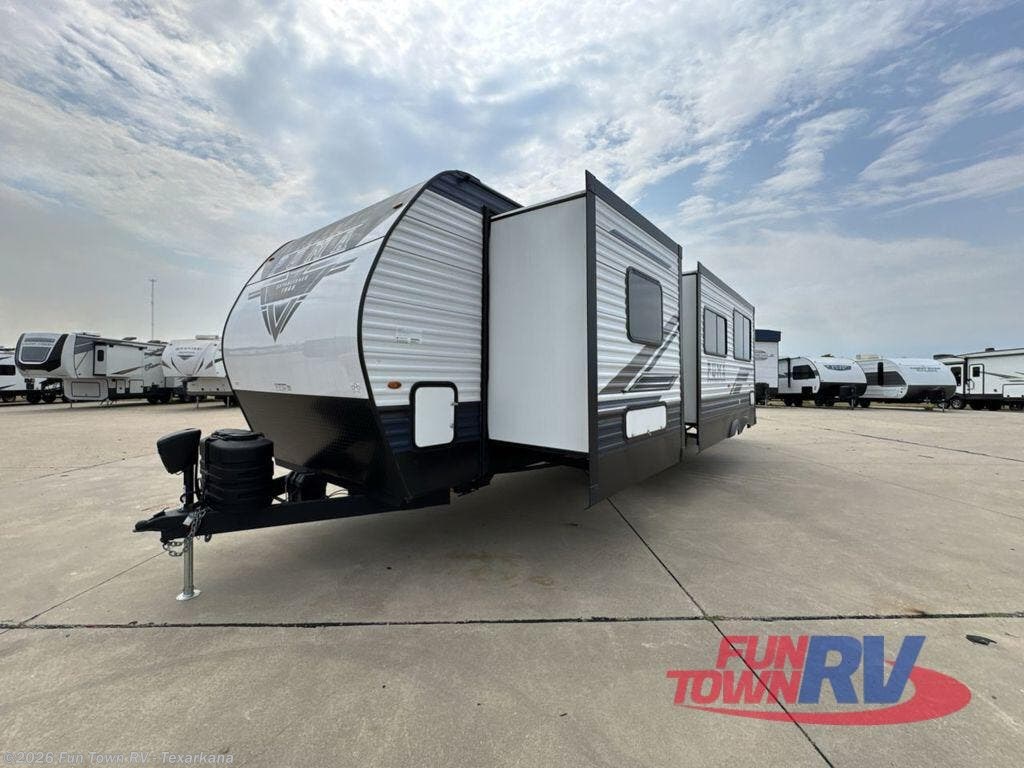 Used 2024 Palomino Puma 29BHSQ available in Texarkana, Arkansas