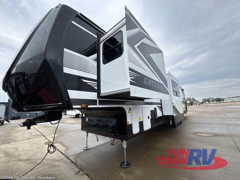 New 2026 Heartland Cyclone 3913 available in Texarkana, Arkansas