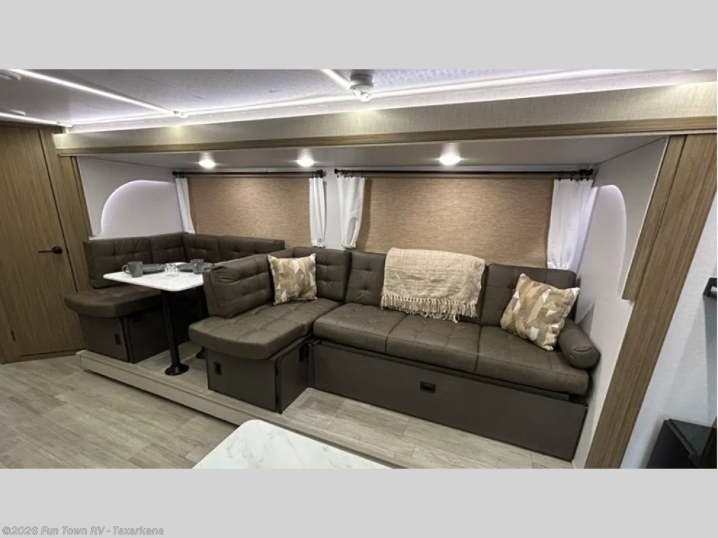 2025 Wildwood X-Lite 273QBXL by Forest River from Fun Town RV - Texarkana in Texarkana, Arkansas