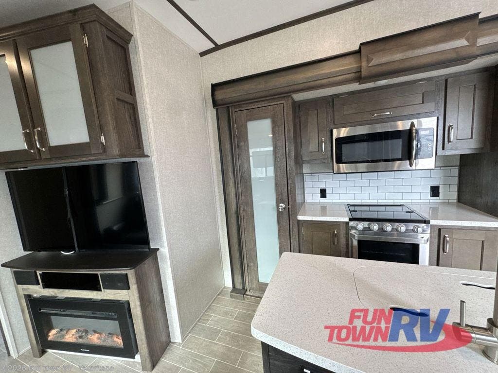 Used 2019 Keystone Montana 364BH available in Texarkana, Arkansas