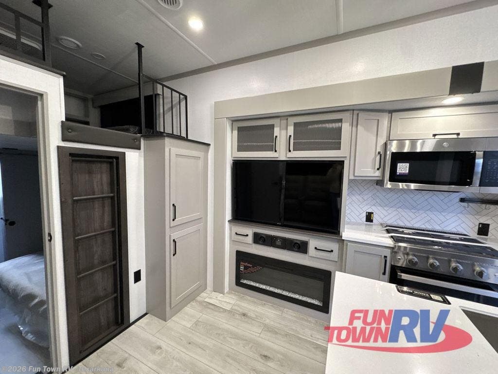 New 2026 Keystone Montana High Country 381TB available in Texarkana, Arkansas