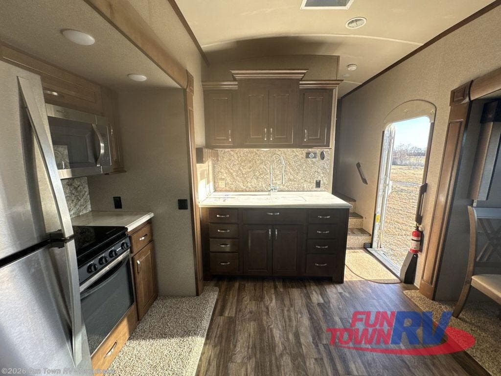2018 Cedar Creek Silverback 29RE by Forest River from Fun Town RV - Texarkana in Texarkana, Arkansas