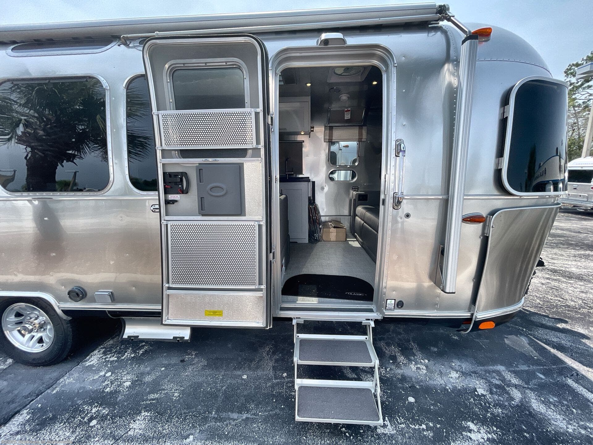 2026 Classic 28RBT by Airstream from Airstream of Jacksonville in Jacksonville, Florida