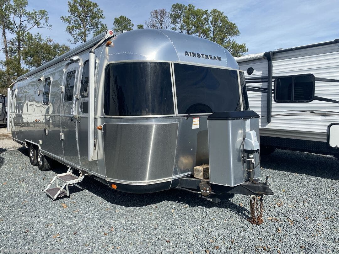2019 Classic 30RBQ by Airstream from Airstream of Jacksonville in Jacksonville, Florida