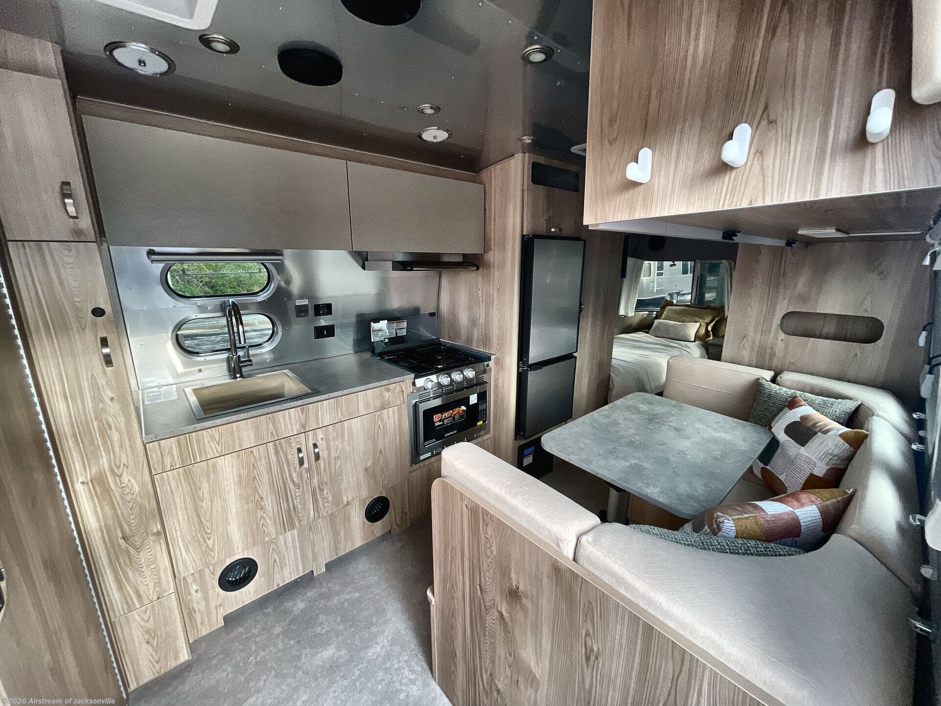 2027 Flying Cloud 23FB Twin by Airstream from Airstream of Jacksonville in Jacksonville, Florida