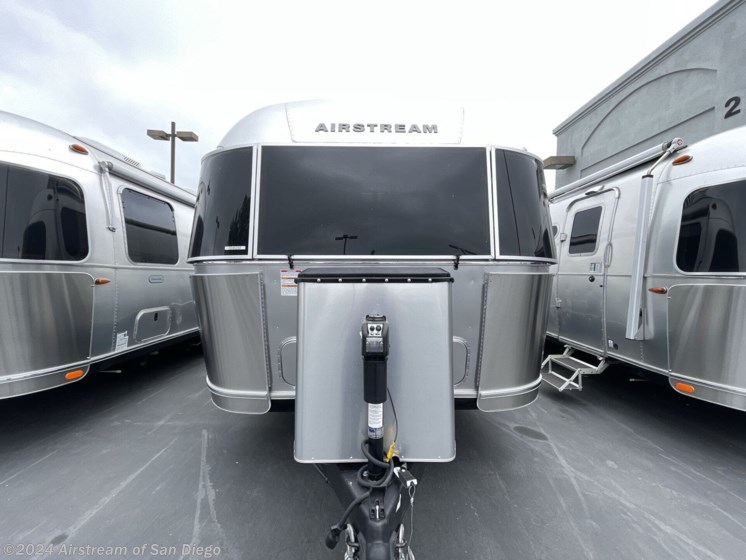 New 2023 Airstream Globetrotter 27FB Twin available in San Diego, California