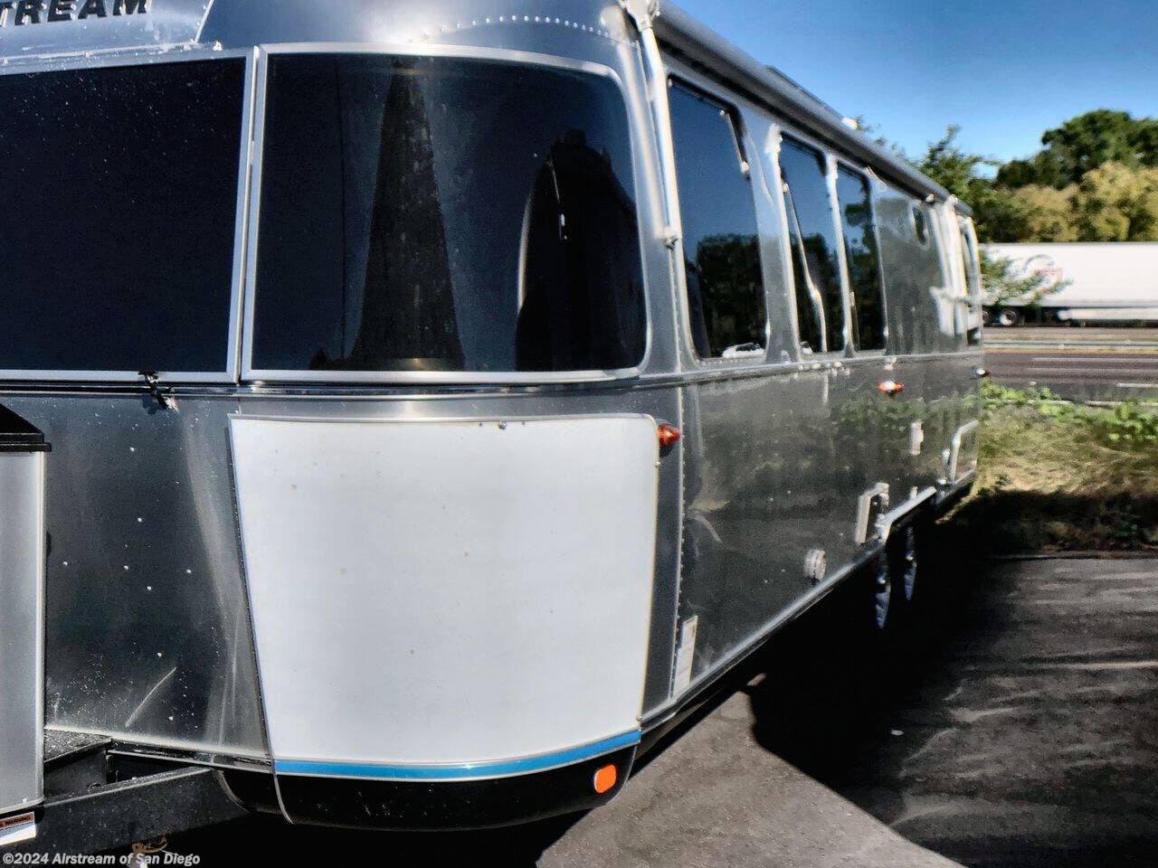 2024 Airstream Classic 30RB Twin RV for Sale in San Diego, CA 92069