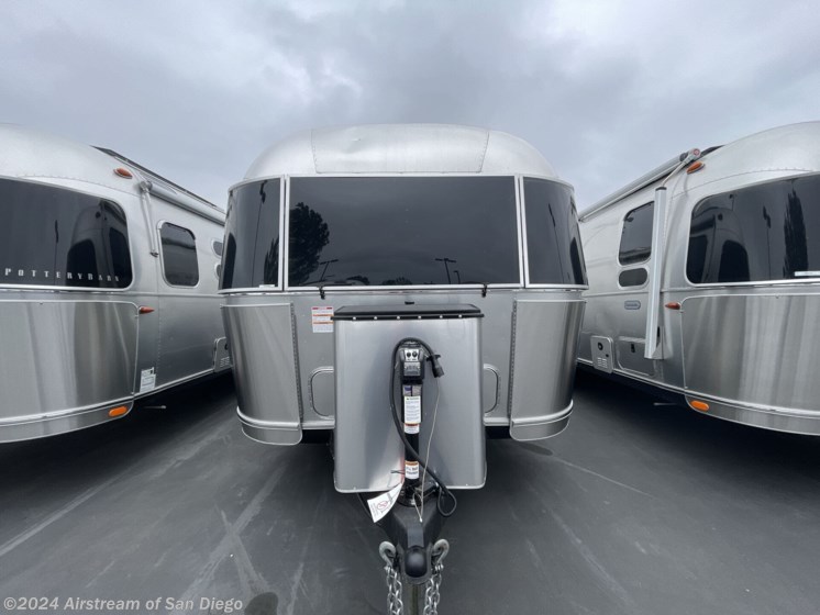 New 2024 Airstream Globetrotter 25FB Twin available in San Diego, California
